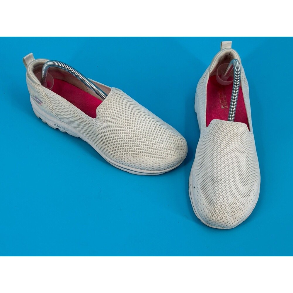 Skechers GOwalk Women’s Size 8 White Knit Slip On Walking Shoes Ultra Go 124171